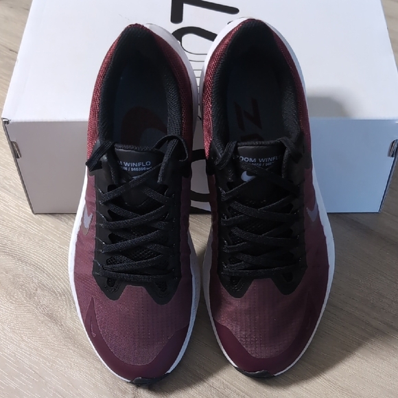 nike zoom winflo burgundy